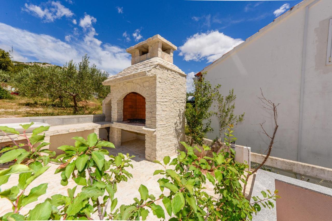 Apartments Amfora - Cozy And Modern Apartments For Up To 15 People, 100M From The Sea And Beach Stara Novalja Εξωτερικό φωτογραφία
