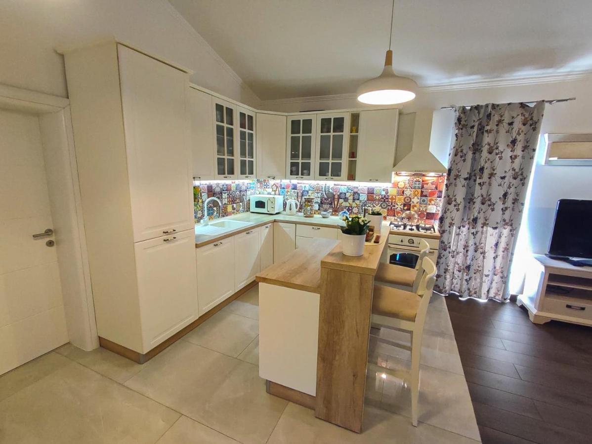 Apartments Amfora - Cozy And Modern Apartments For Up To 15 People, 100M From The Sea And Beach Stara Novalja Εξωτερικό φωτογραφία