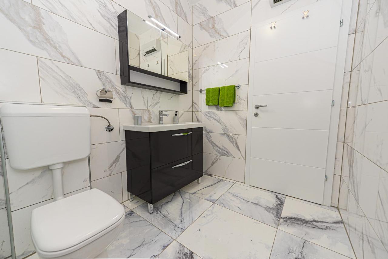 Apartments Amfora - Cozy And Modern Apartments For Up To 15 People, 100M From The Sea And Beach Stara Novalja Εξωτερικό φωτογραφία