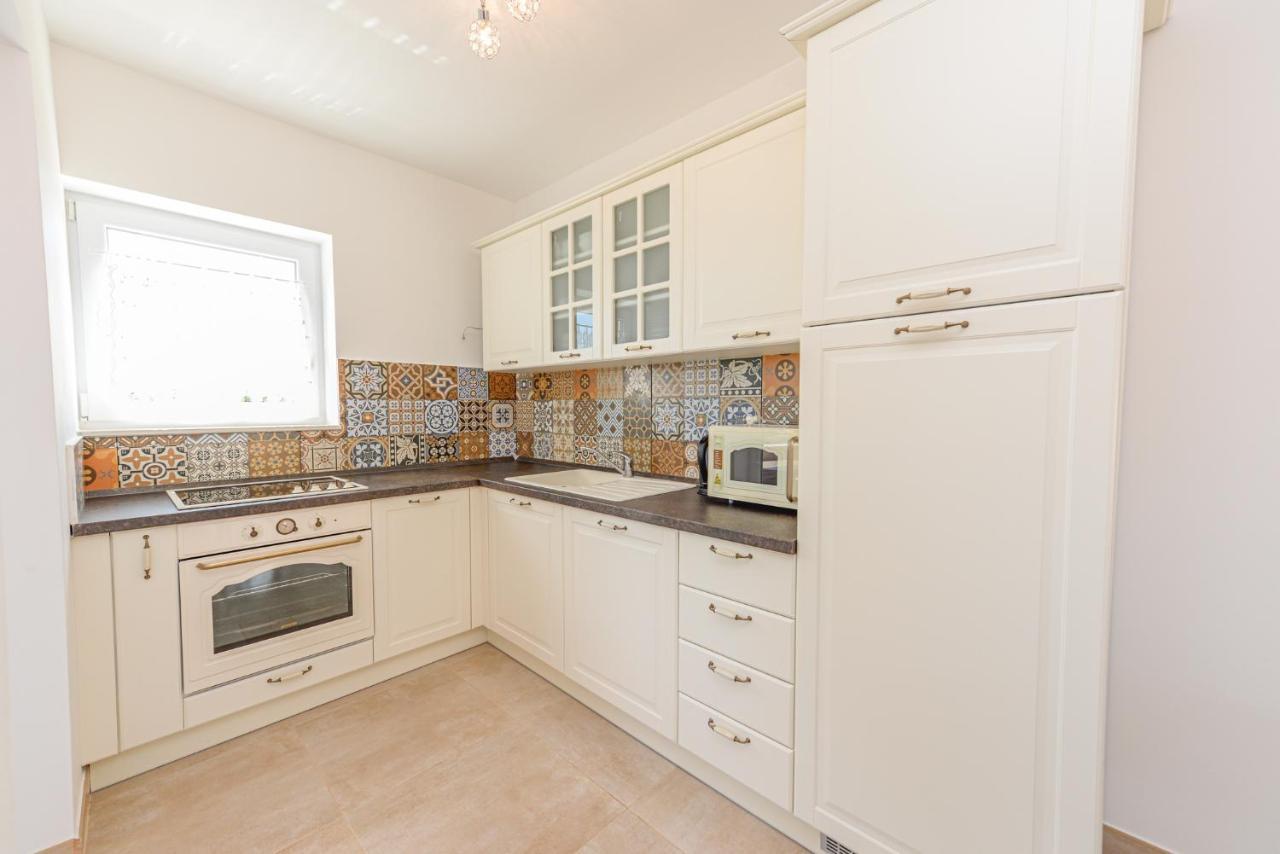 Apartments Amfora - Cozy And Modern Apartments For Up To 15 People, 100M From The Sea And Beach Stara Novalja Εξωτερικό φωτογραφία