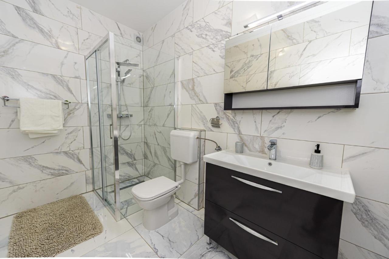 Apartments Amfora - Cozy And Modern Apartments For Up To 15 People, 100M From The Sea And Beach Stara Novalja Εξωτερικό φωτογραφία