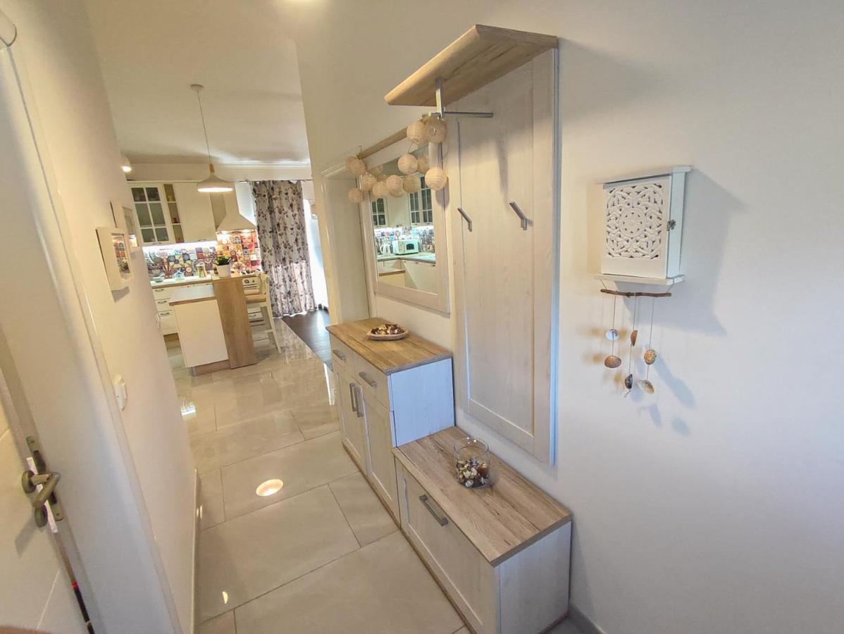 Apartments Amfora - Cozy And Modern Apartments For Up To 15 People, 100M From The Sea And Beach Stara Novalja Εξωτερικό φωτογραφία