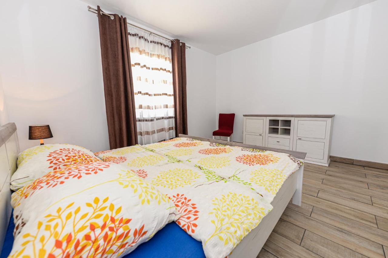 Apartments Amfora - Cozy And Modern Apartments For Up To 15 People, 100M From The Sea And Beach Stara Novalja Εξωτερικό φωτογραφία