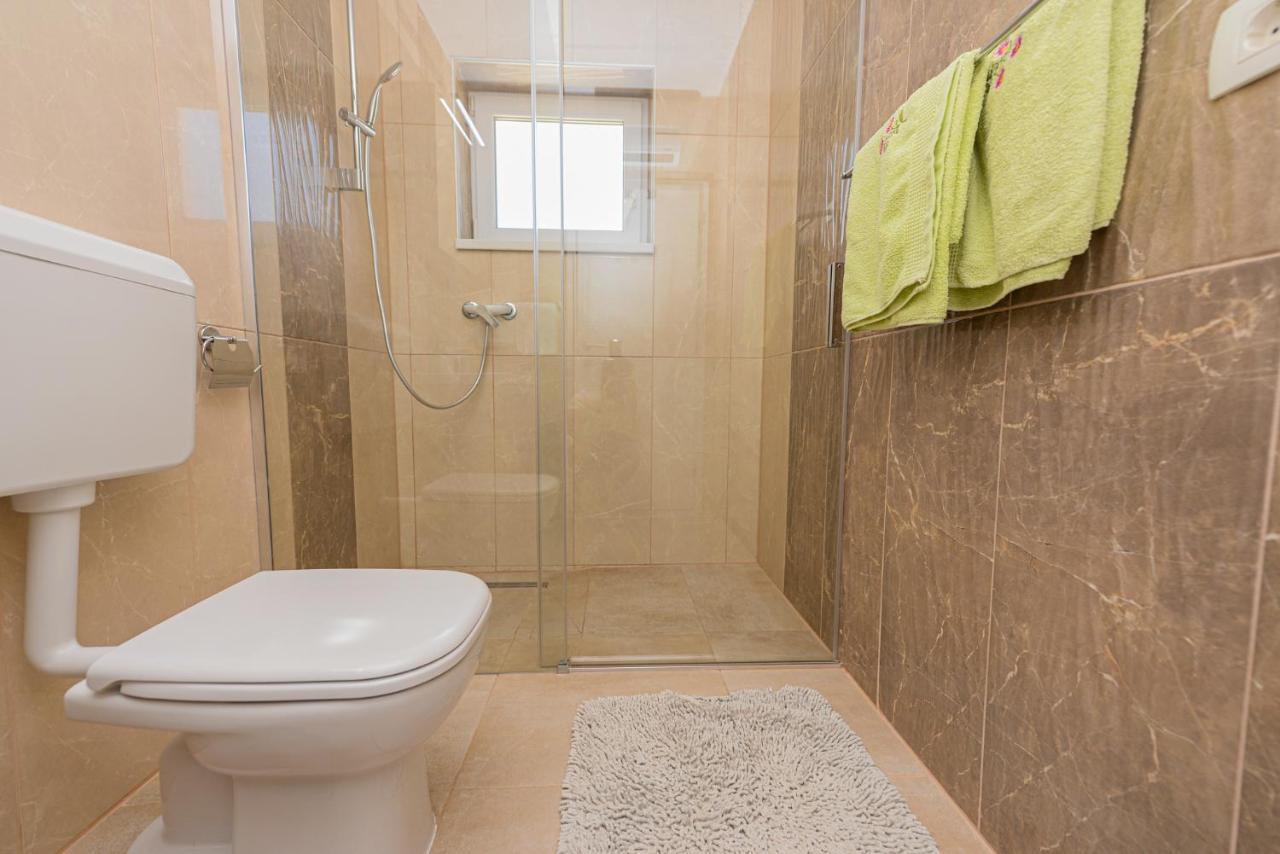 Apartments Amfora - Cozy And Modern Apartments For Up To 15 People, 100M From The Sea And Beach Stara Novalja Εξωτερικό φωτογραφία