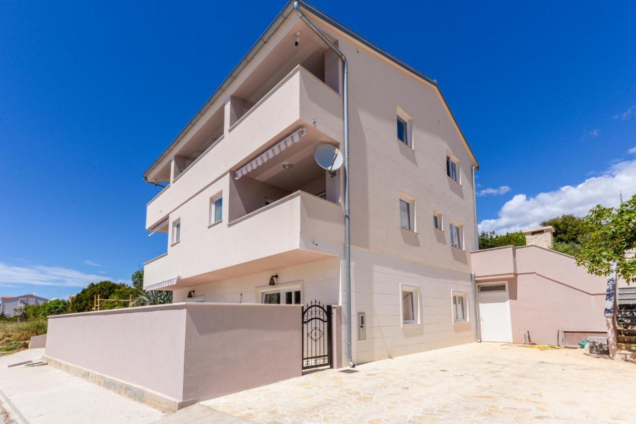 Apartments Amfora - Cozy And Modern Apartments For Up To 15 People, 100M From The Sea And Beach Stara Novalja Εξωτερικό φωτογραφία